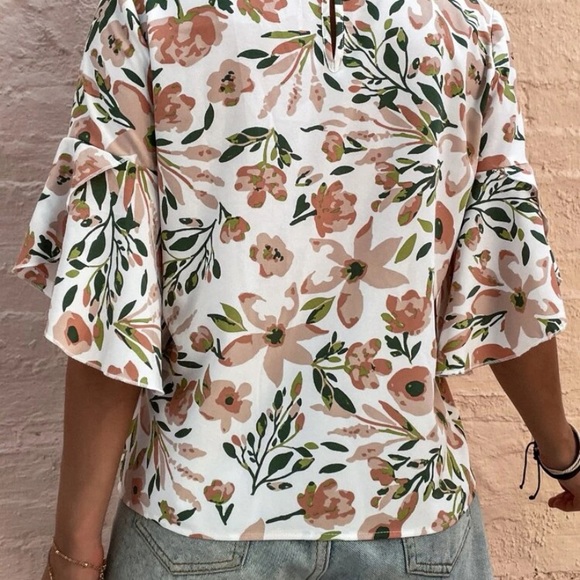Nwt top with floral print - Picture 4 of 5